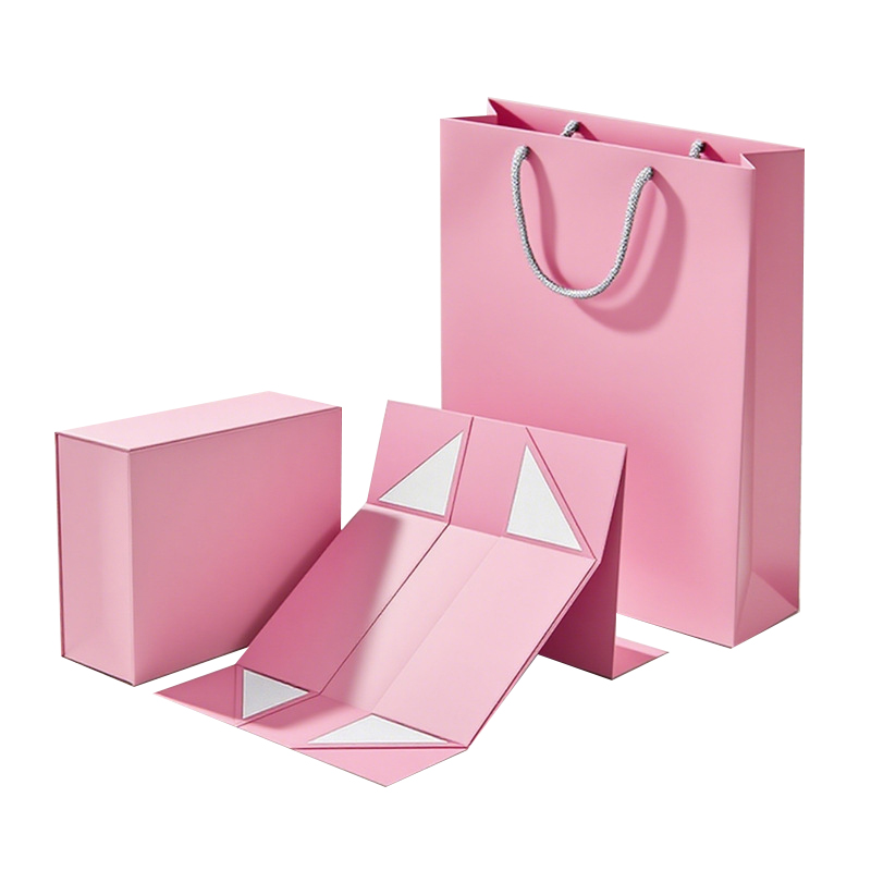 A caixa de presente para lenços não é uma magia cerimonial que transforma lenços macios de embrulhados em exibidos?