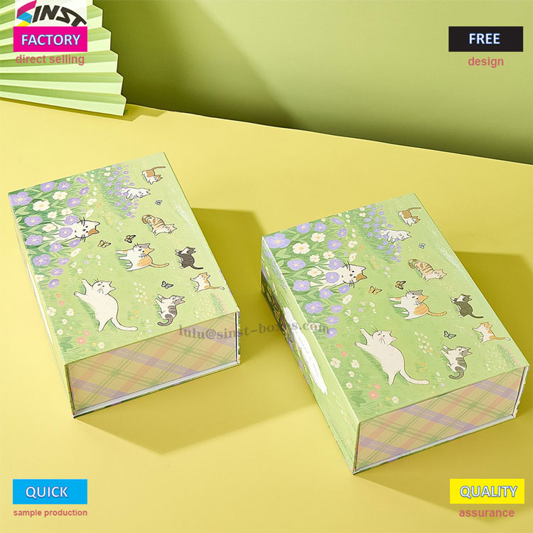 Caixa de presente com pingente de pelúcia de gato fofo